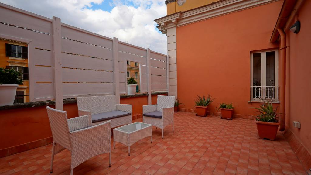 Holiday-Home-Rooftop-St-Peter-Rome-attic-with-terrace-Rhome-Elite-Apartments-2