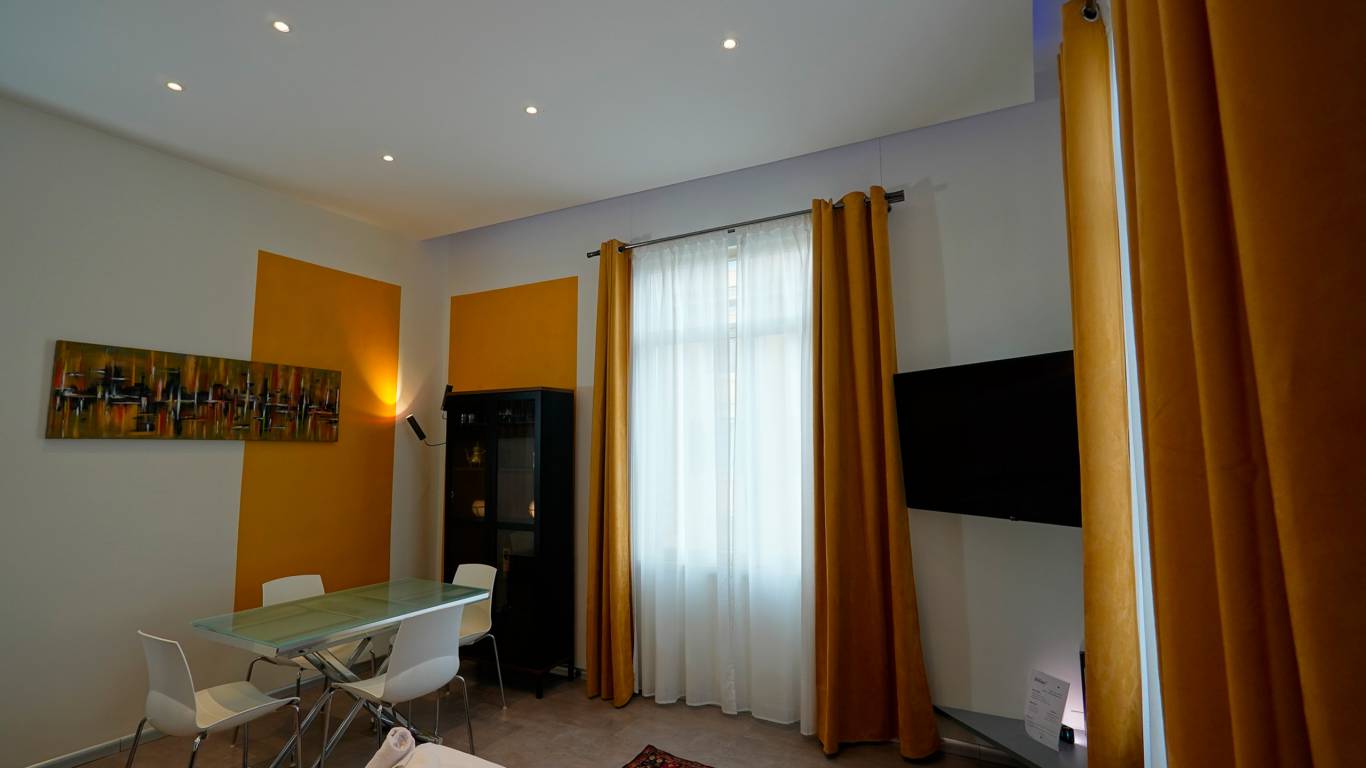 holiday-Apartment-Rooftop-St-Peter-Rome-prati-district-living-roomA-2