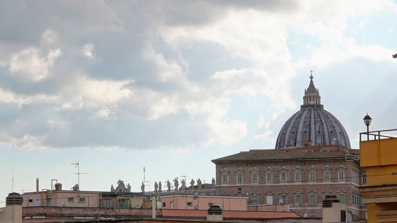 B&B-Rooftop-St-Peter-Rome-Prati-ditrict-terrace-view-Rhome-Elite-Apartments-2