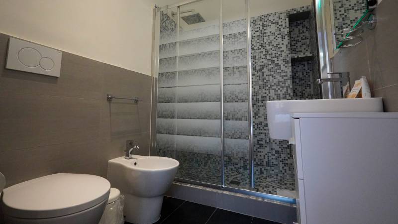 Casa-Vacanze-Rooftop-St-Peter-Roma-bagno-sx-1-Rhome-Elite-Apartments