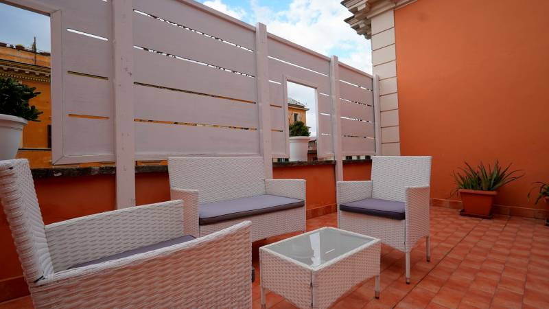 Casa-Vacanze-Rooftop-St-Peter-Rome-Prati-terrazza-ingresso-3-Rhome-Elite-Apartments